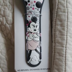Disney Minnie mouse magicband